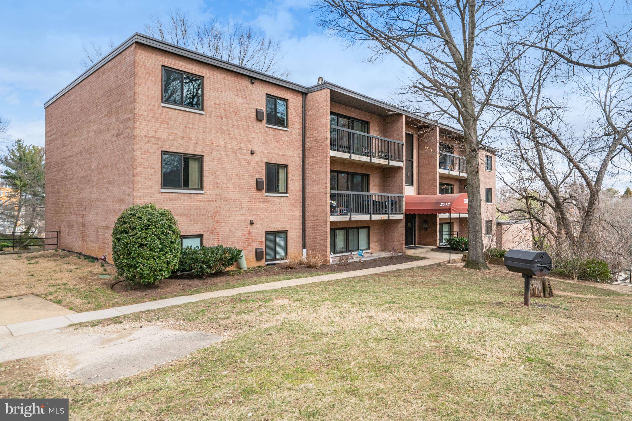 Alexandria, VA 22302,3210 S 28TH ST #401