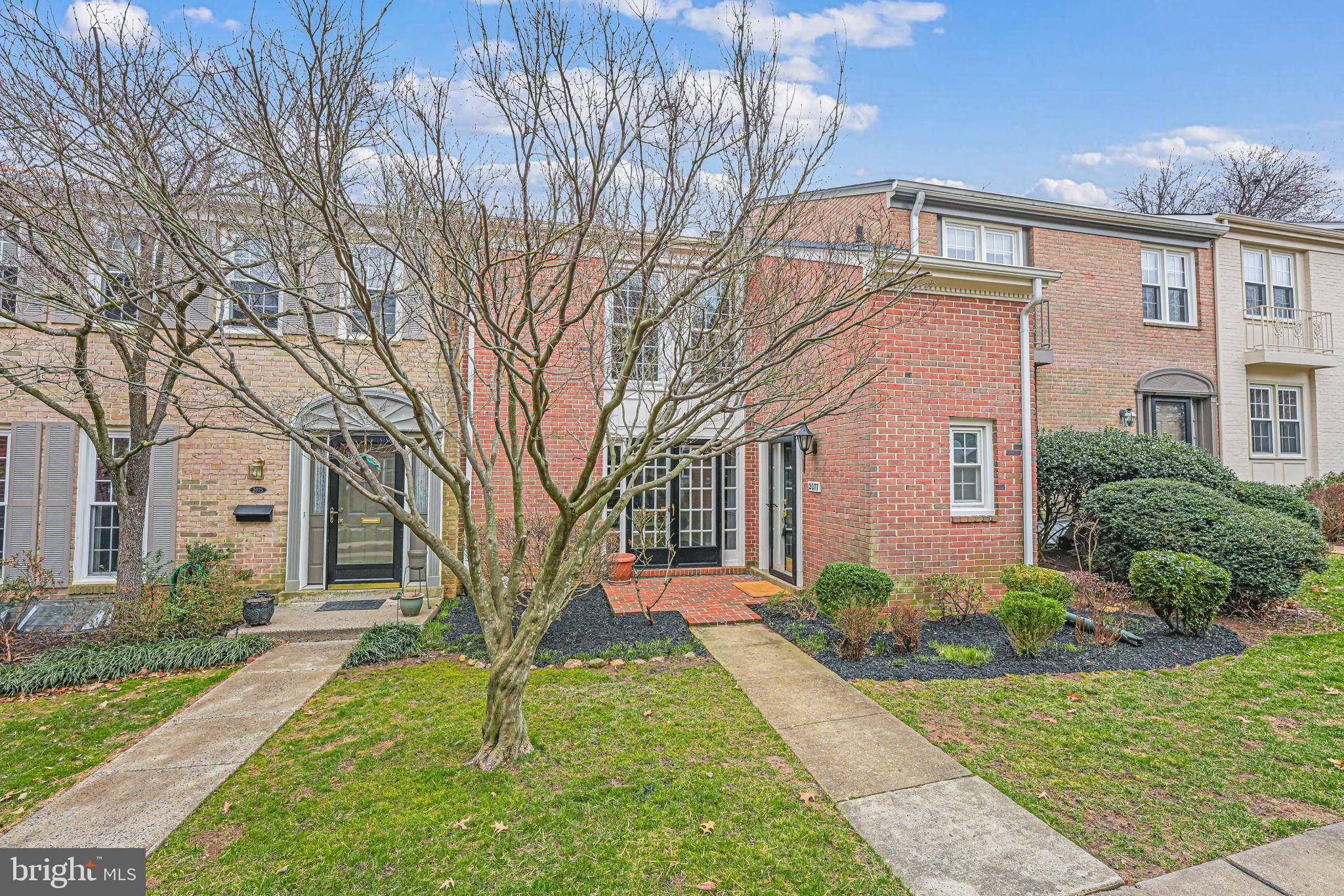 2077 HOPEWOOD DR, Falls Church, VA 22043