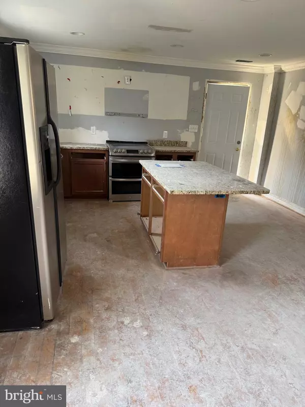 Capitol Heights, MD 20743,4818 DEANWOOD DR