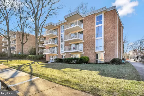 Alexandria, VA 22303,2653 REDCOAT DR #112