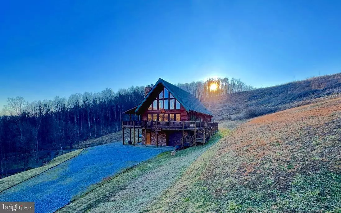 Grafton, WV 26354,1608 WOODYARD RD