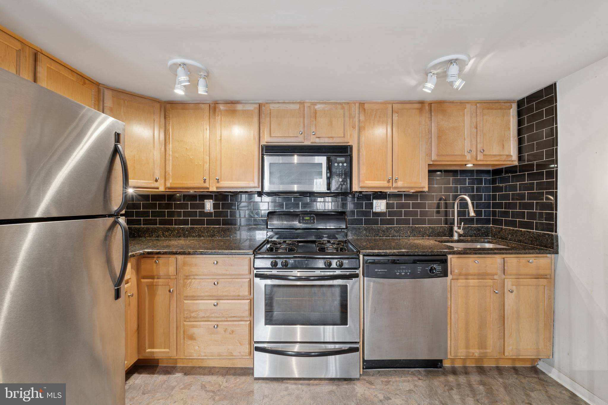 Philadelphia, PA 19107,1029-33 SPRUCE ST #304