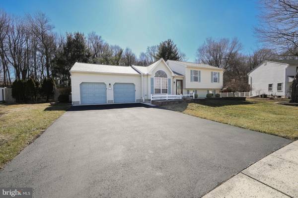 16 CAREY CIR, Burlington, NJ 08016