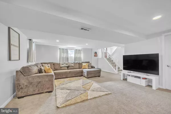 Williamstown, NJ 08094,734 LOIS DR