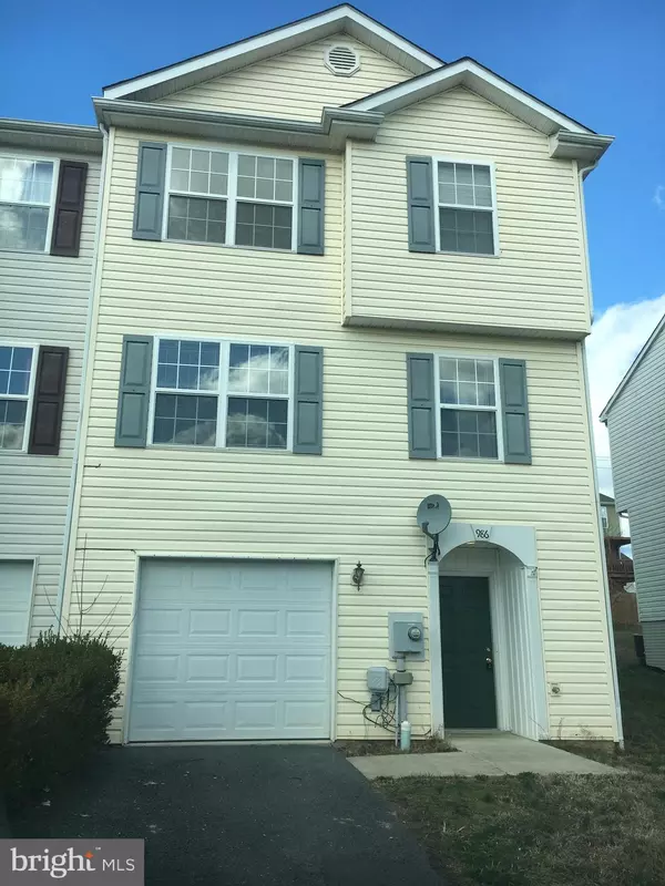 986 AZTEC DR, Martinsburg, WV 25405