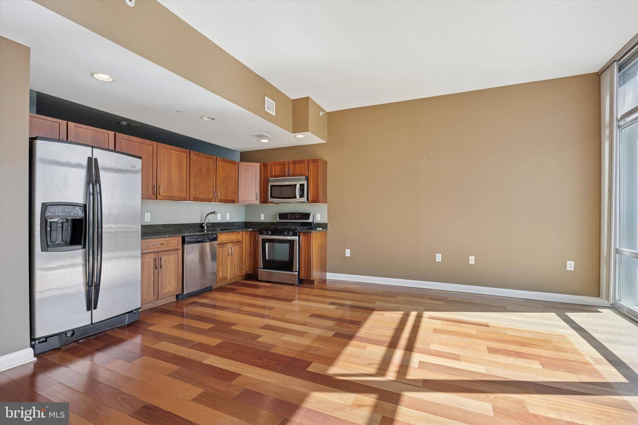 Philadelphia, PA 19106,22 S FRONT ST #602