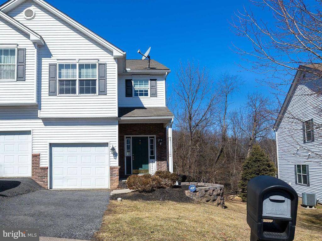 1509 CREST PARK CT, Bethlehem, PA 18015