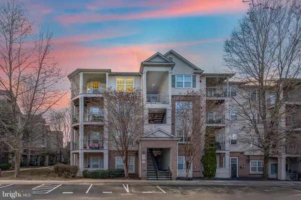 12112 GARDEN GROVE CIR #401, Fairfax, VA 22030