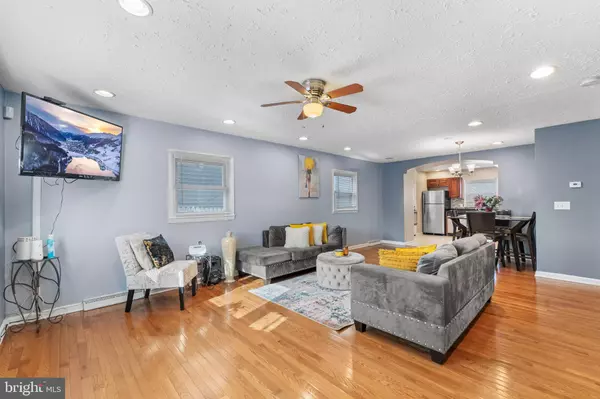 Capitol Heights, MD 20743,939 CLOVIS AVE