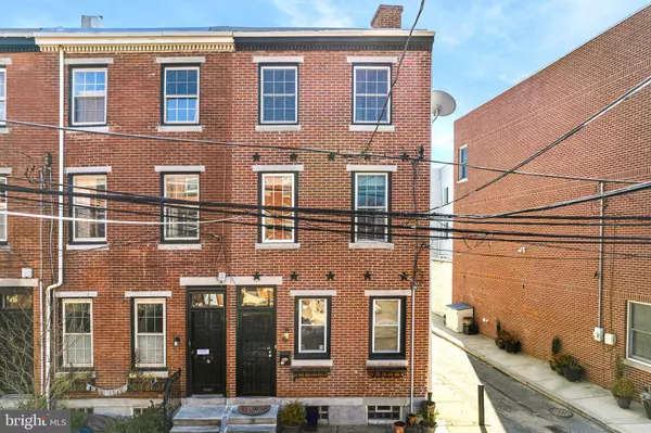 218 CARPENTER ST, Philadelphia, PA 19147