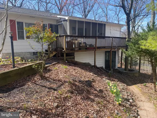 2919 MOUNTAIN LAKE RD, Hedgesville, WV 25427