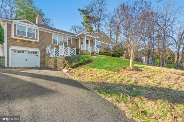 3012 RUSSELL RD, Alexandria, VA 22305