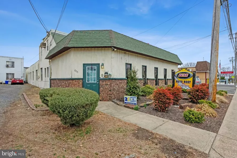 2271 E FARRAGUT AVE, Bristol, PA 19007