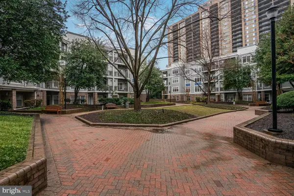 Falls Church, VA 22041,5575 SEMINARY RD #213