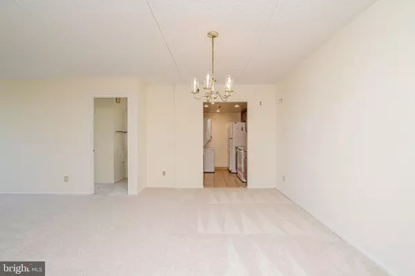Alexandria, VA 22304,5911 EDSALL RD #903