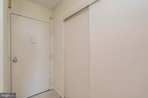 Alexandria, VA 22304,5911 EDSALL RD #903