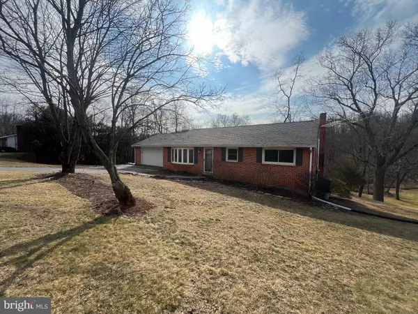 45 W FISHING CREEK RD, Etters, PA 17319