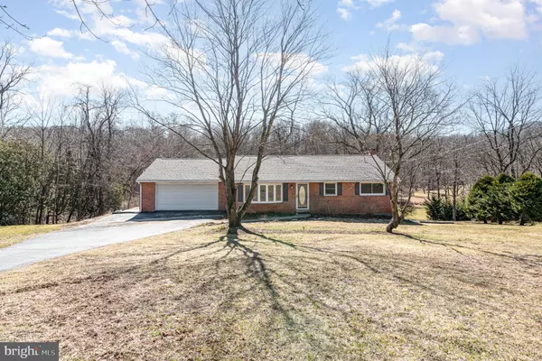 45 W FISHING CREEK RD, Etters, PA 17319