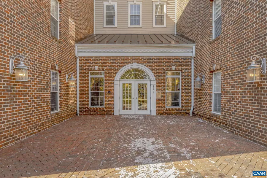 1051 GLENWOOD STATION LN #405, Charlottesville, VA 22902