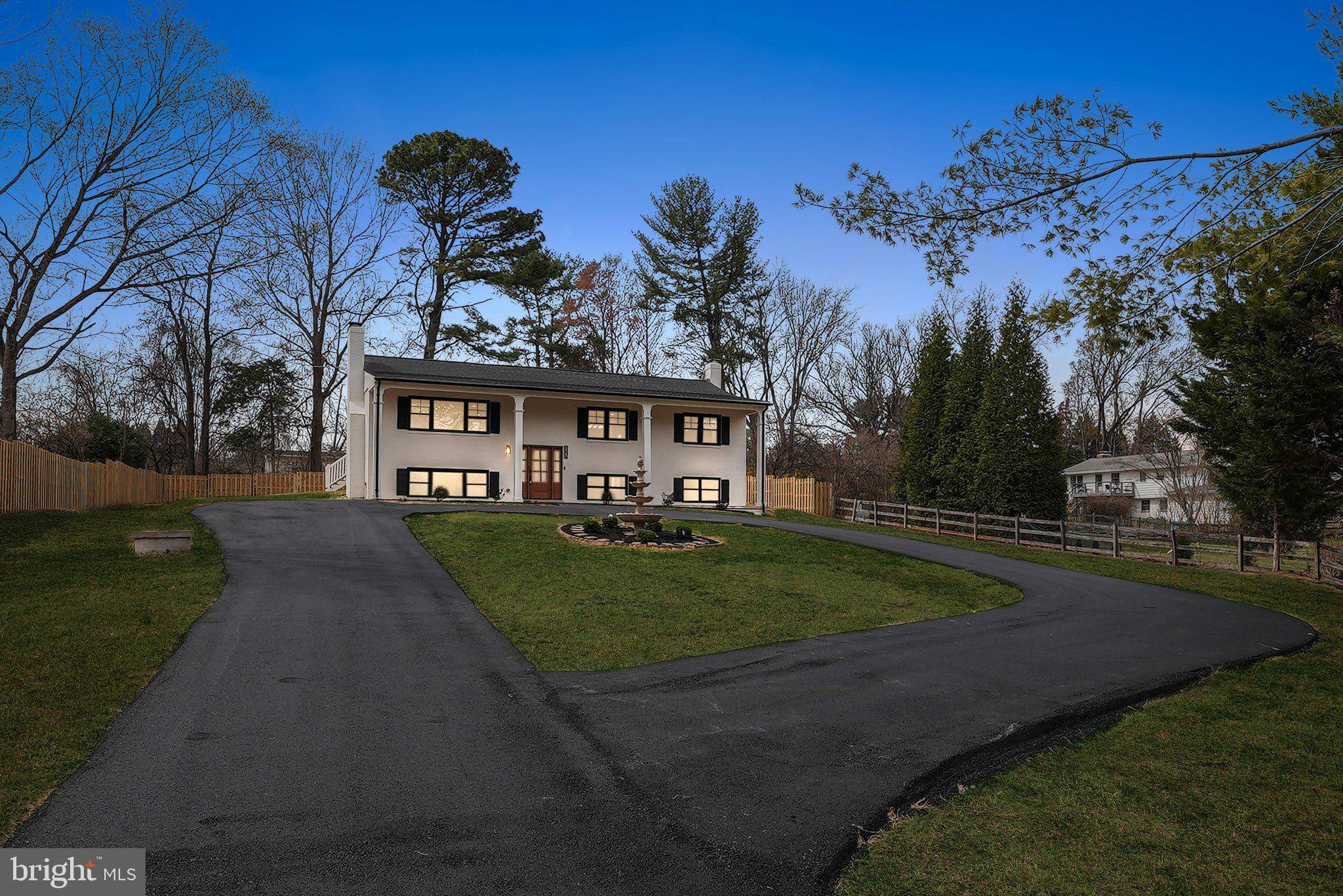 Great Falls, VA 22066,820 WALKER RD