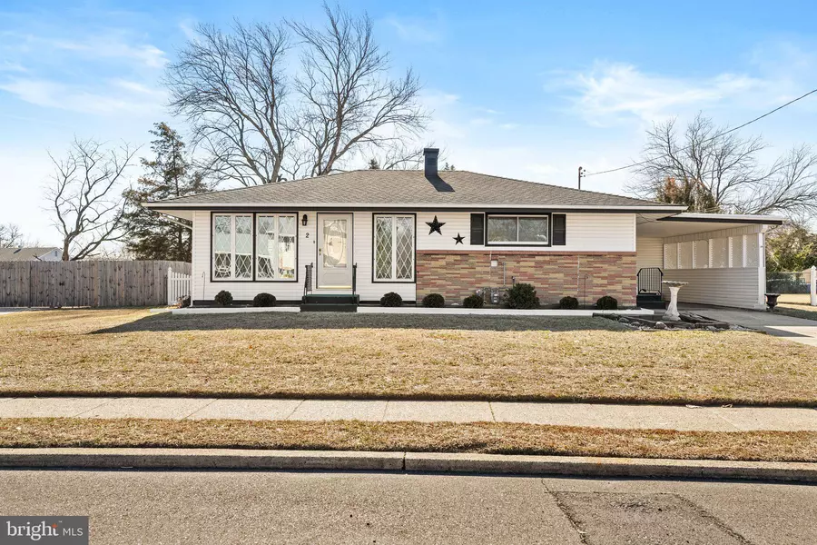 2 LARKIN RD, Burlington, NJ 08016