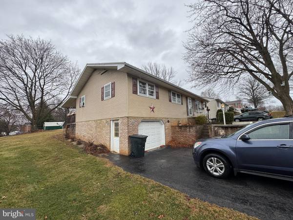 Waynesboro, PA 17268,40 TWIN HILL DRIVE