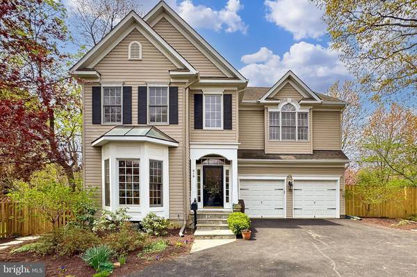 618 S TAYLOR ST, Arlington, VA 22204