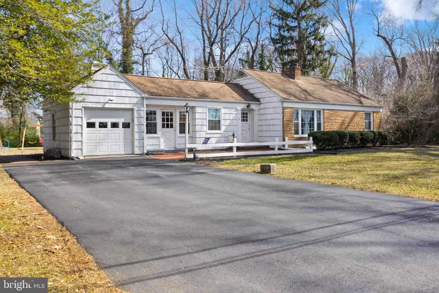 9 WOODLAND RD, Bordentown, NJ 08505