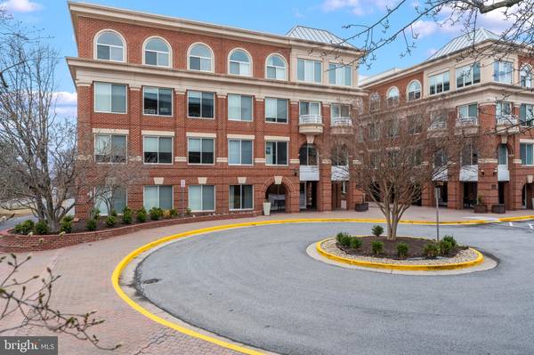 Alexandria, VA 22314,625 SLATERS LN #201