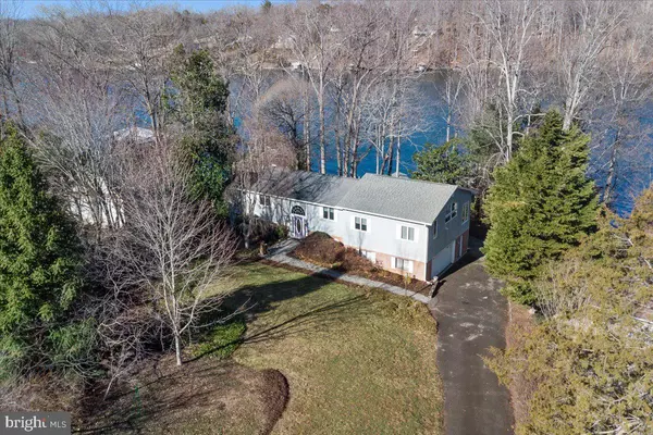 Moneta, VA 24121,1031 LAKEMOUNT DR