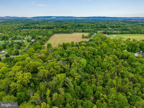 Carlisle, PA 17015,399 BARNSTABLE RD