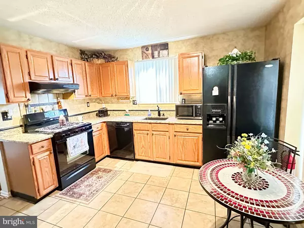 Williamstown, NJ 08094,737 TRINIDAD BLVD
