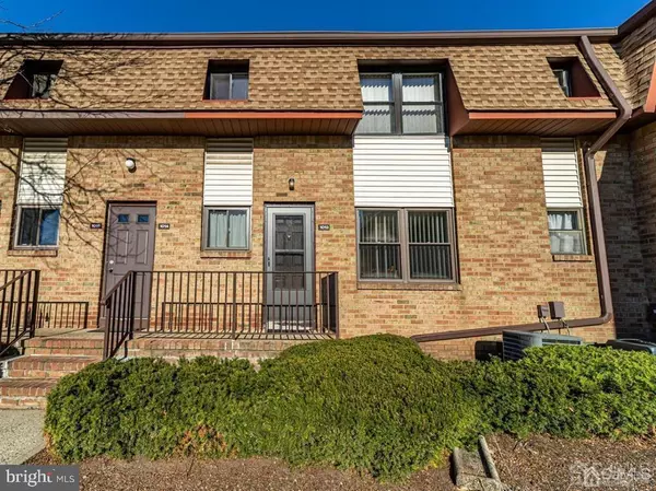 1013 N OAKS BLVD, North Brunswick, NJ 08902