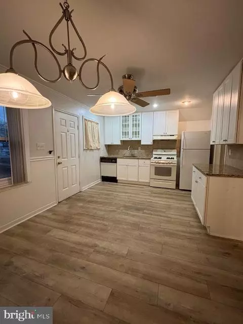 North Brunswick, NJ 08902,1013 N OAKS BLVD