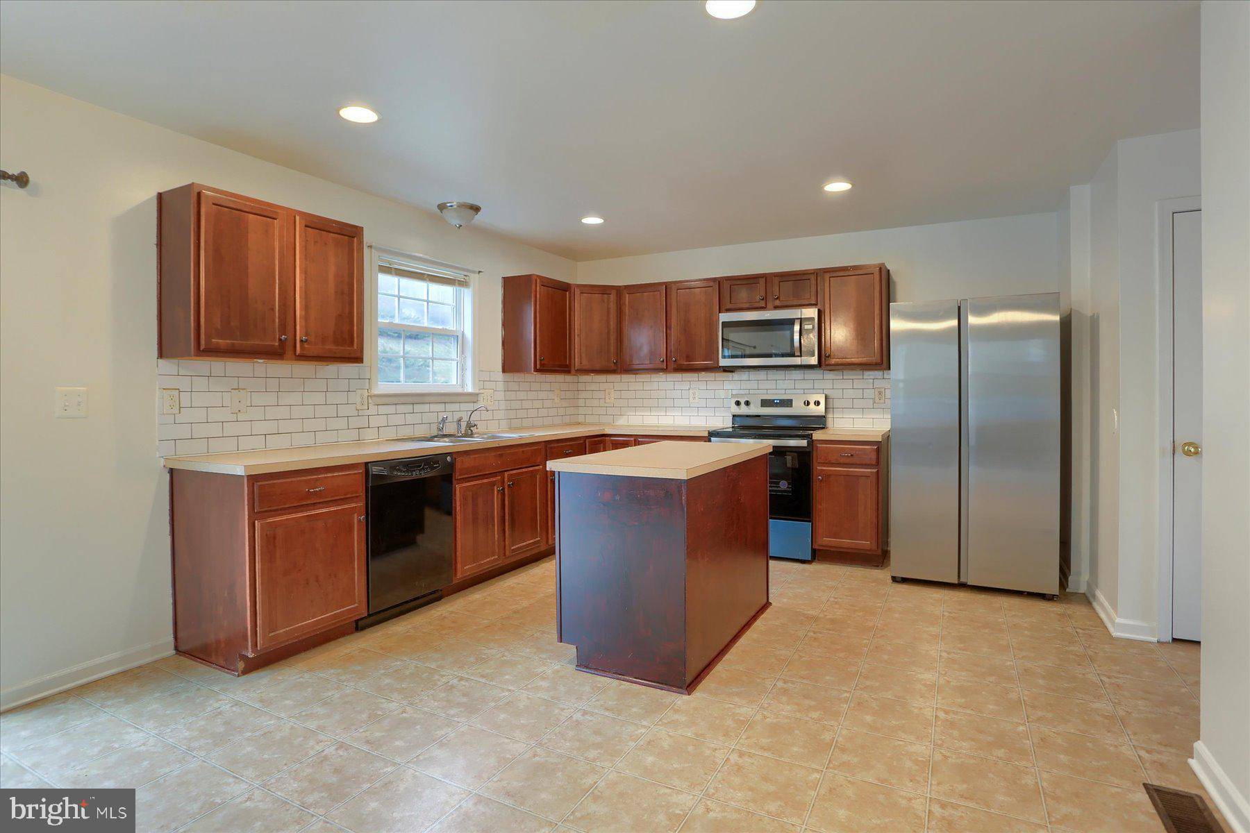 Chambersburg, PA 17202,1021 ALANDALE DRIVE