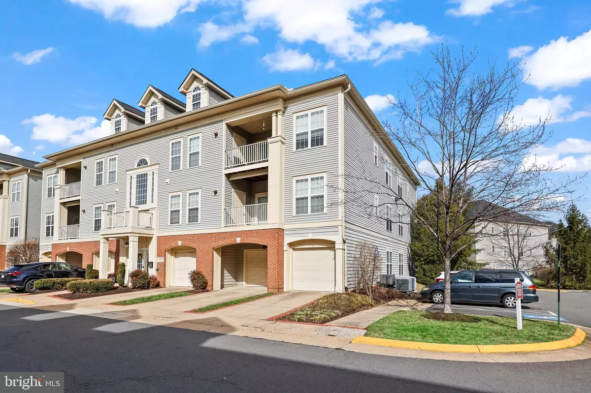 Fairfax, VA 22030,11337 WESTBROOK MILL LN #303