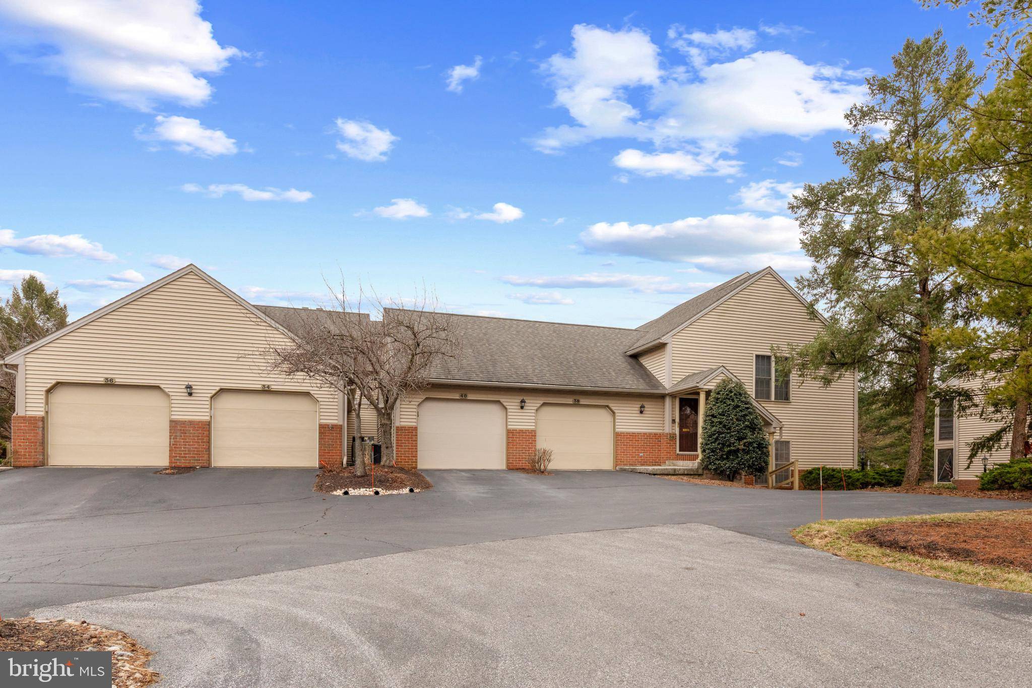 Hershey, PA 17033,40 GLASGOW CT