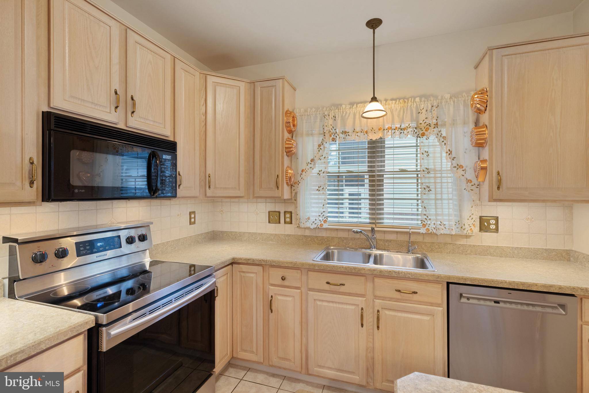Hershey, PA 17033,40 GLASGOW CT