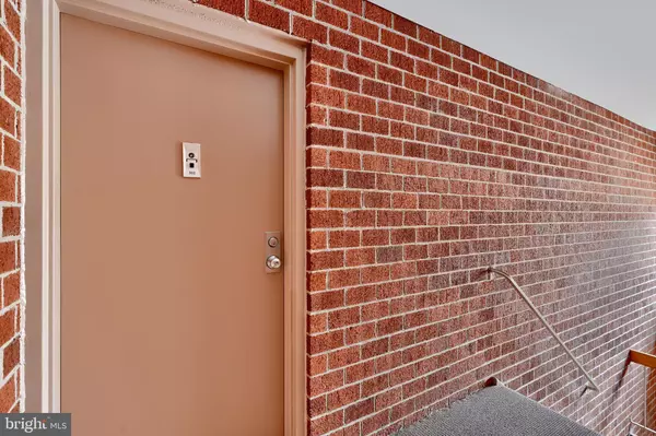 Lutherville Timonium, MD 21093,5 BROOKING CT #302