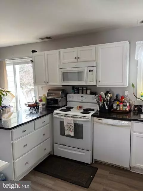 Oakton, VA 22124,9919 BLAKE LN