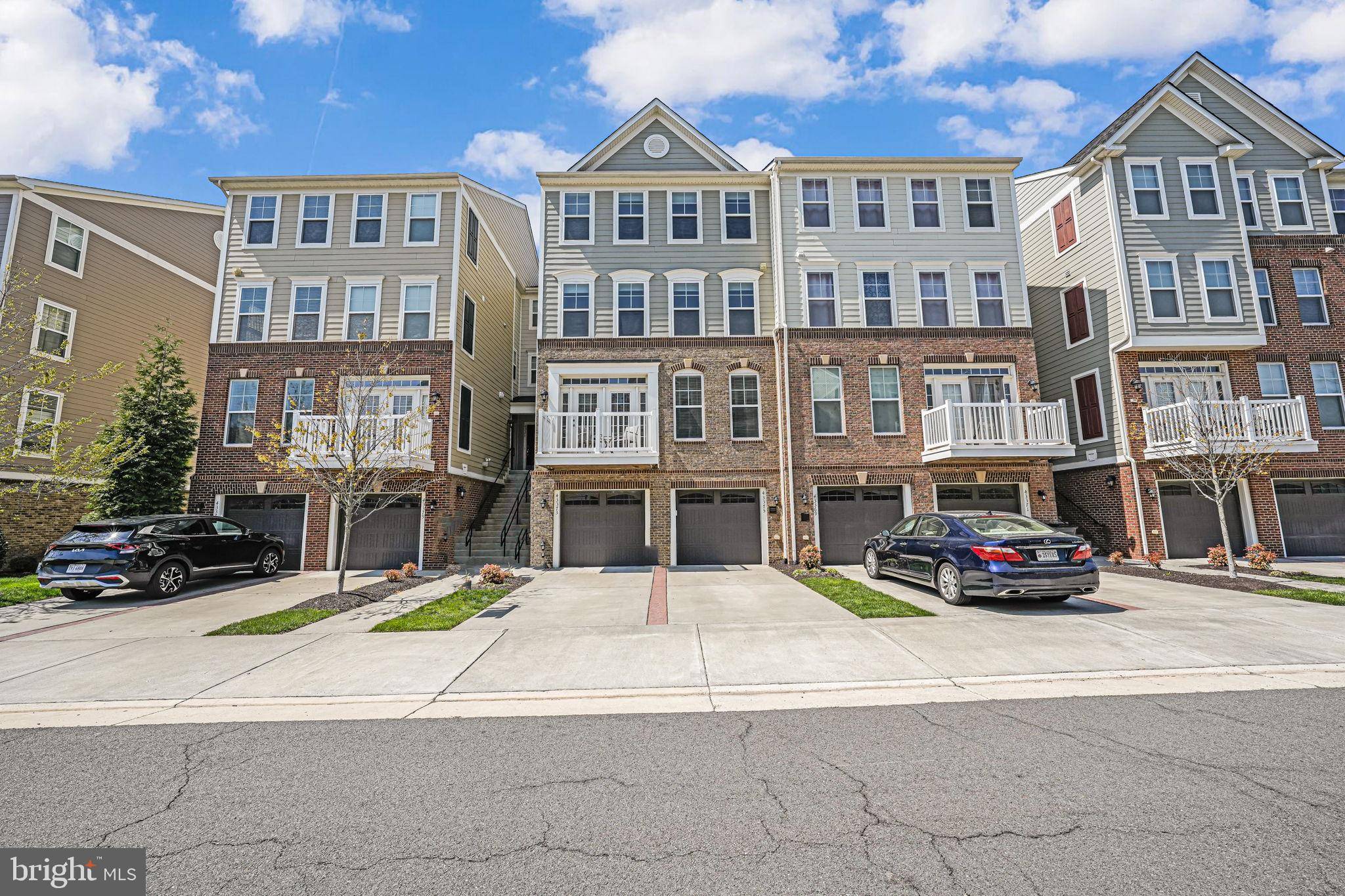 Chantilly, VA 20152,43373 TOWN GATE SQ