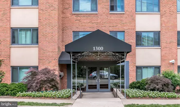 1300 S ARLINGTON RIDGE RD #303, Arlington, VA 22202