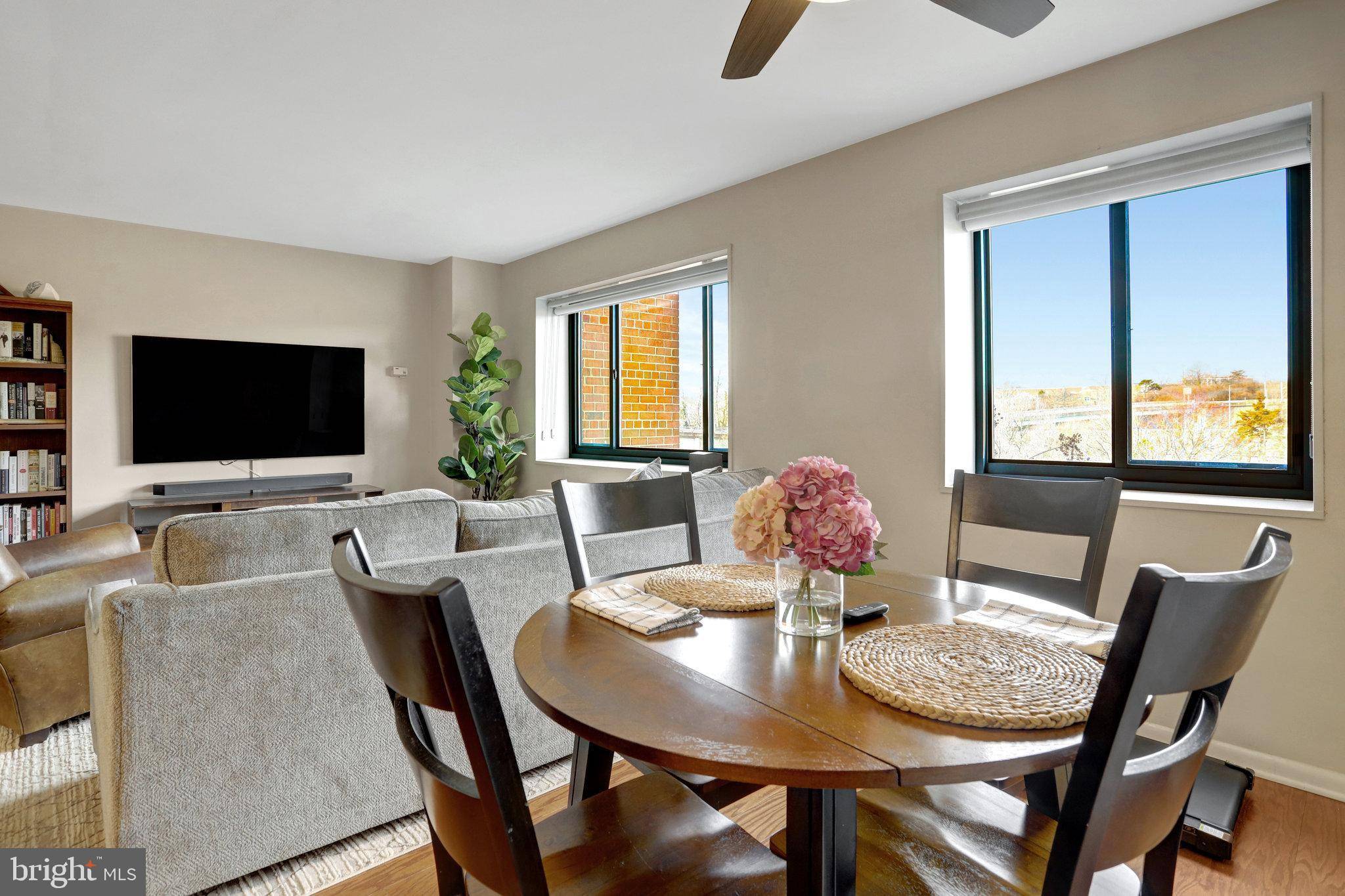 Arlington, VA 22202,1300 S ARLINGTON RIDGE RD #303
