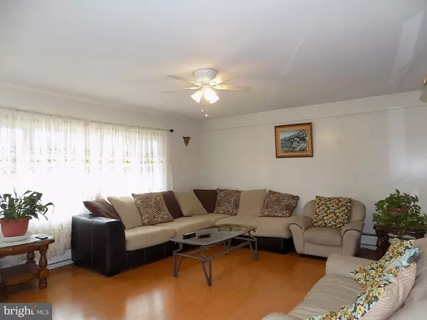 Levittown, PA 19055,136 KENWOOD DR N #N