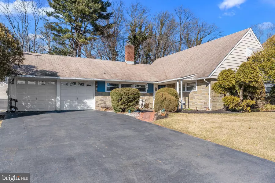 21 RED ROSE WAY, Levittown, PA 19056