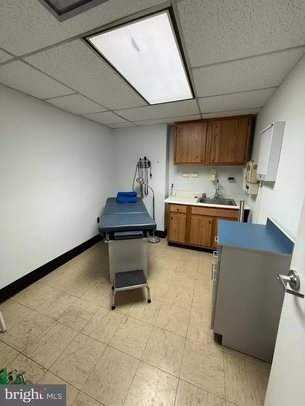 Falls Church, VA 22041,3705 S GEORGE MASON DR #C6S