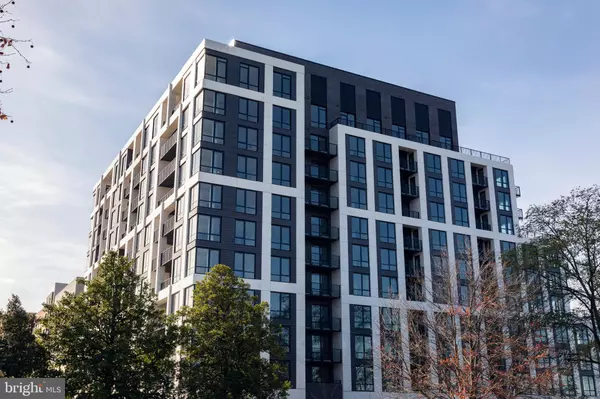 Falls Church, VA 22046,255 W. FALLS STATION BLVD #206