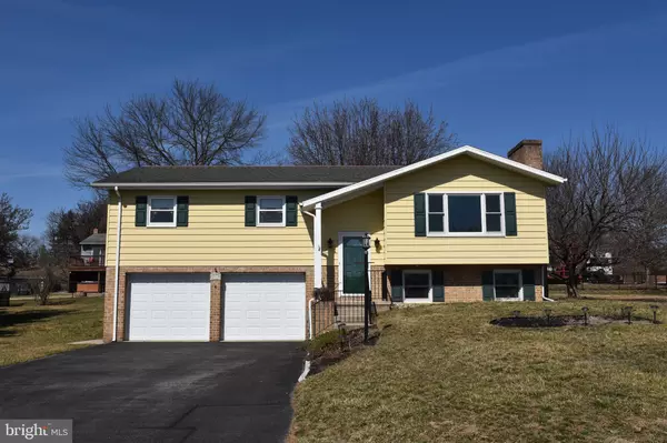 1975 MAYLINN DRIVE, Chambersburg, PA 17202