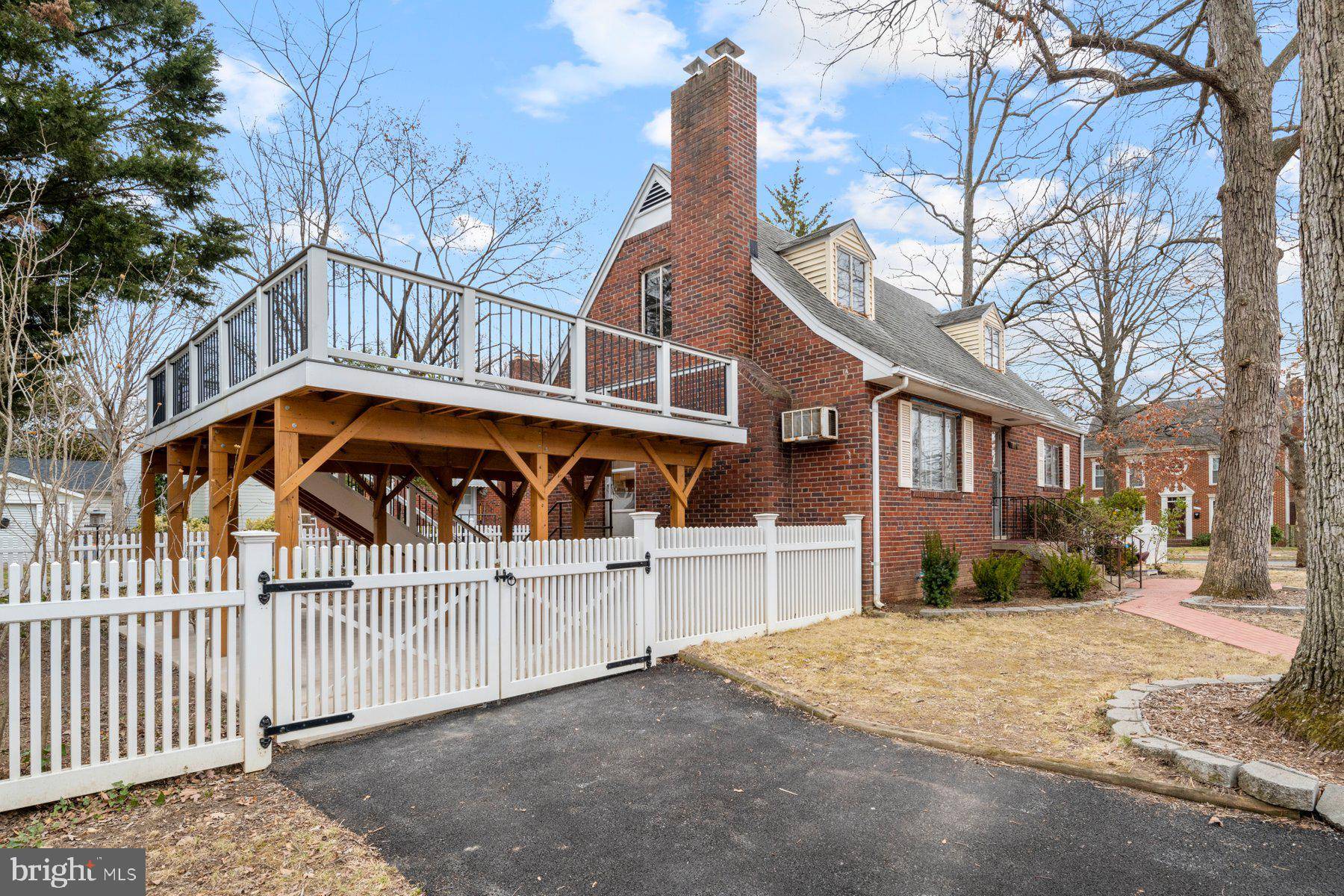 Arlington, VA 22204,711 BUCHANAN S