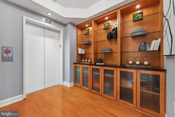 Arlington, VA 22209,1881 N NASH ST #812